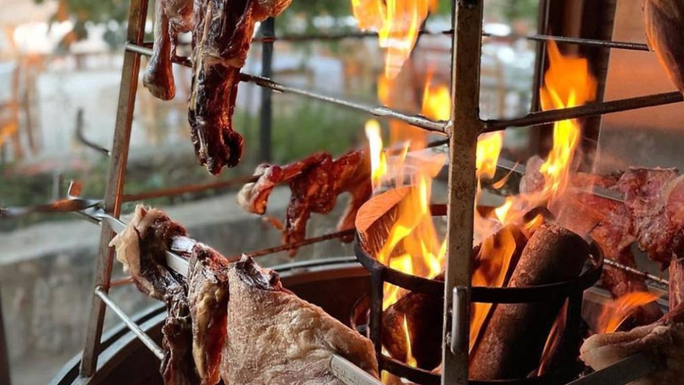 Το ελληνικό νησί που είναι ιδανικός ανοιξιάτικος προορισμός, σύμφωνα με το TasteAtlas